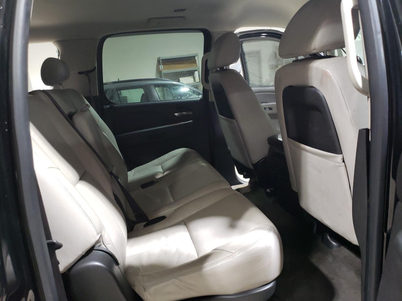2009 Chevrolet Suburban - Image 12