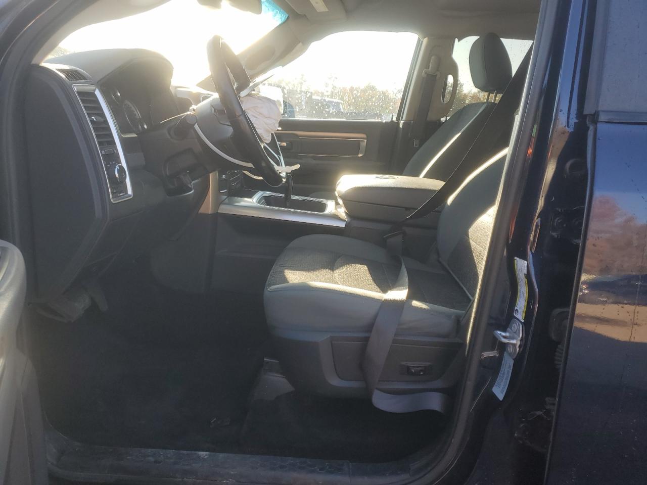 2016 RAM 1500 - Image 7