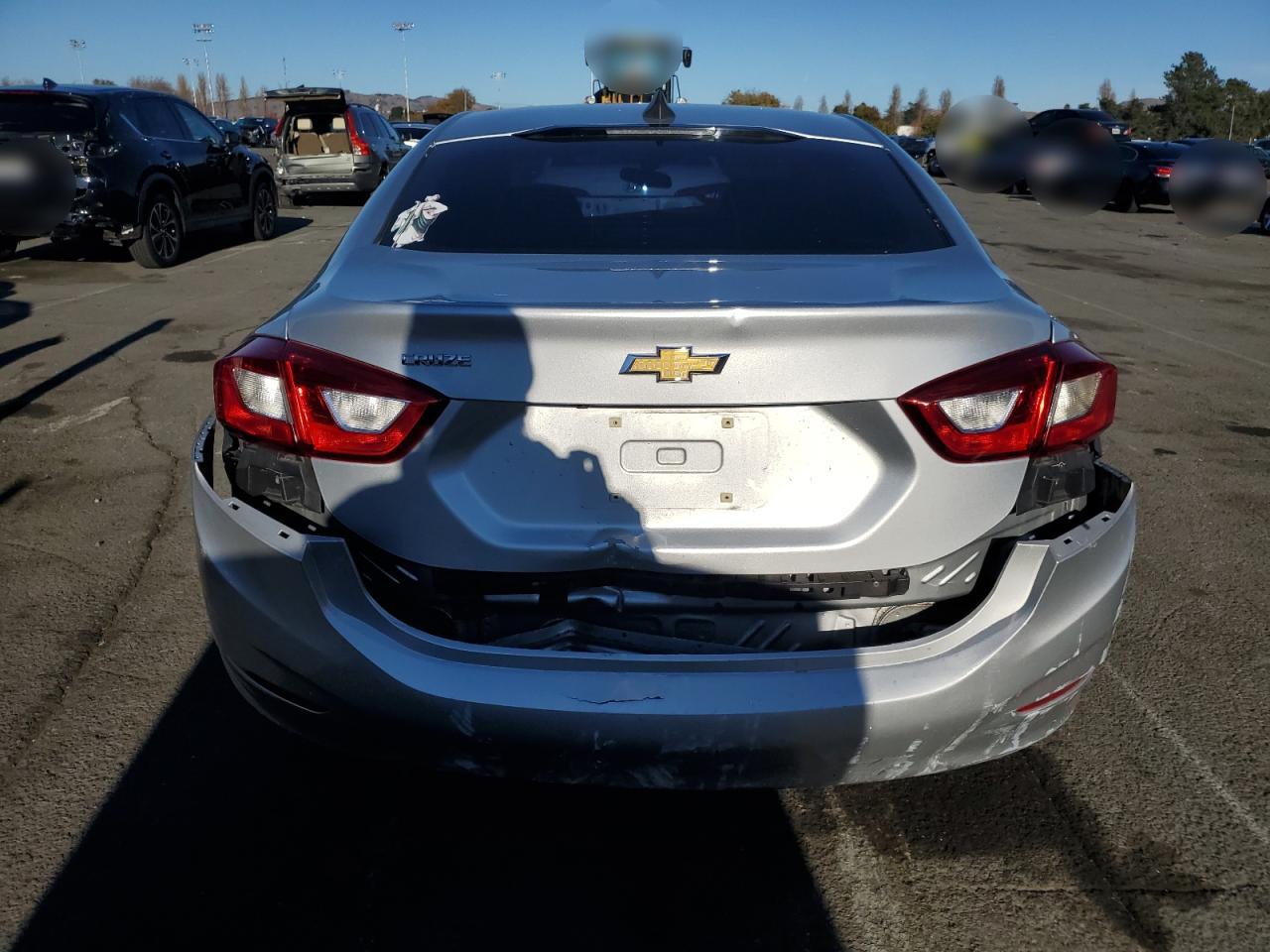 2018 Chevrolet Cruze - Image 6