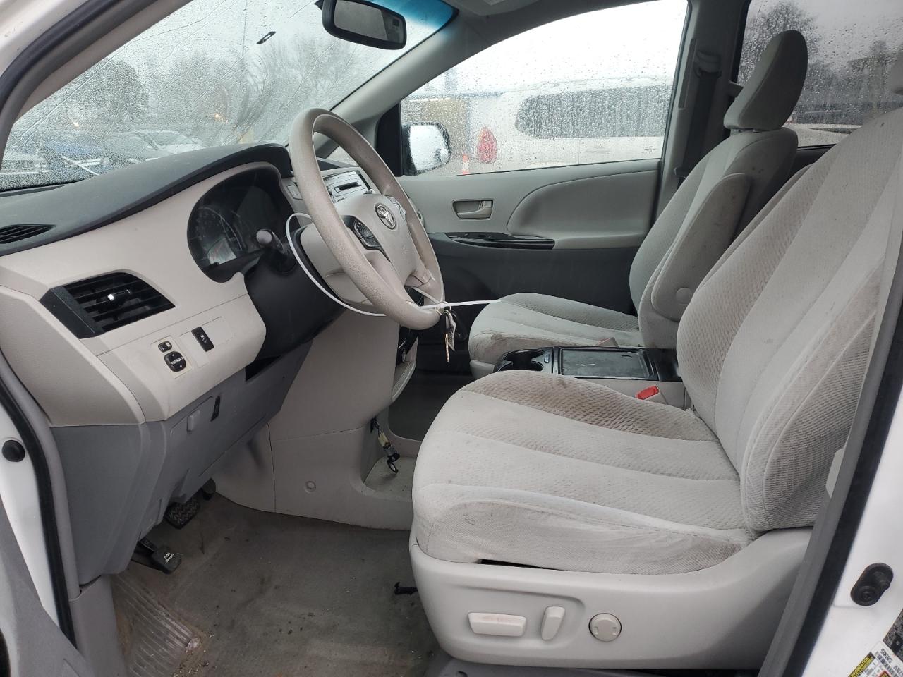 2012 Toyota Sienna - Image 7