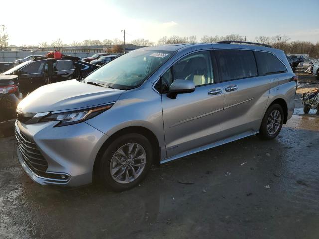 2021 Toyota Sienna Xle