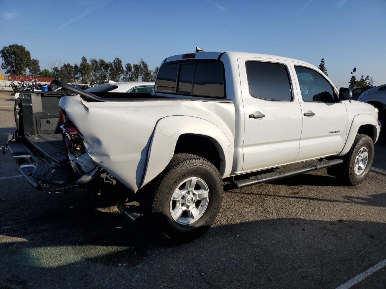 VIN 5TFJX4GN3FX049007 2015 TOYOTA TACOMA no.3