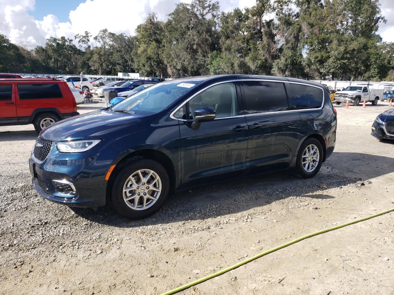 2023 Chrysler Pacifica Touring L for Sale in Ocala, FL - Side