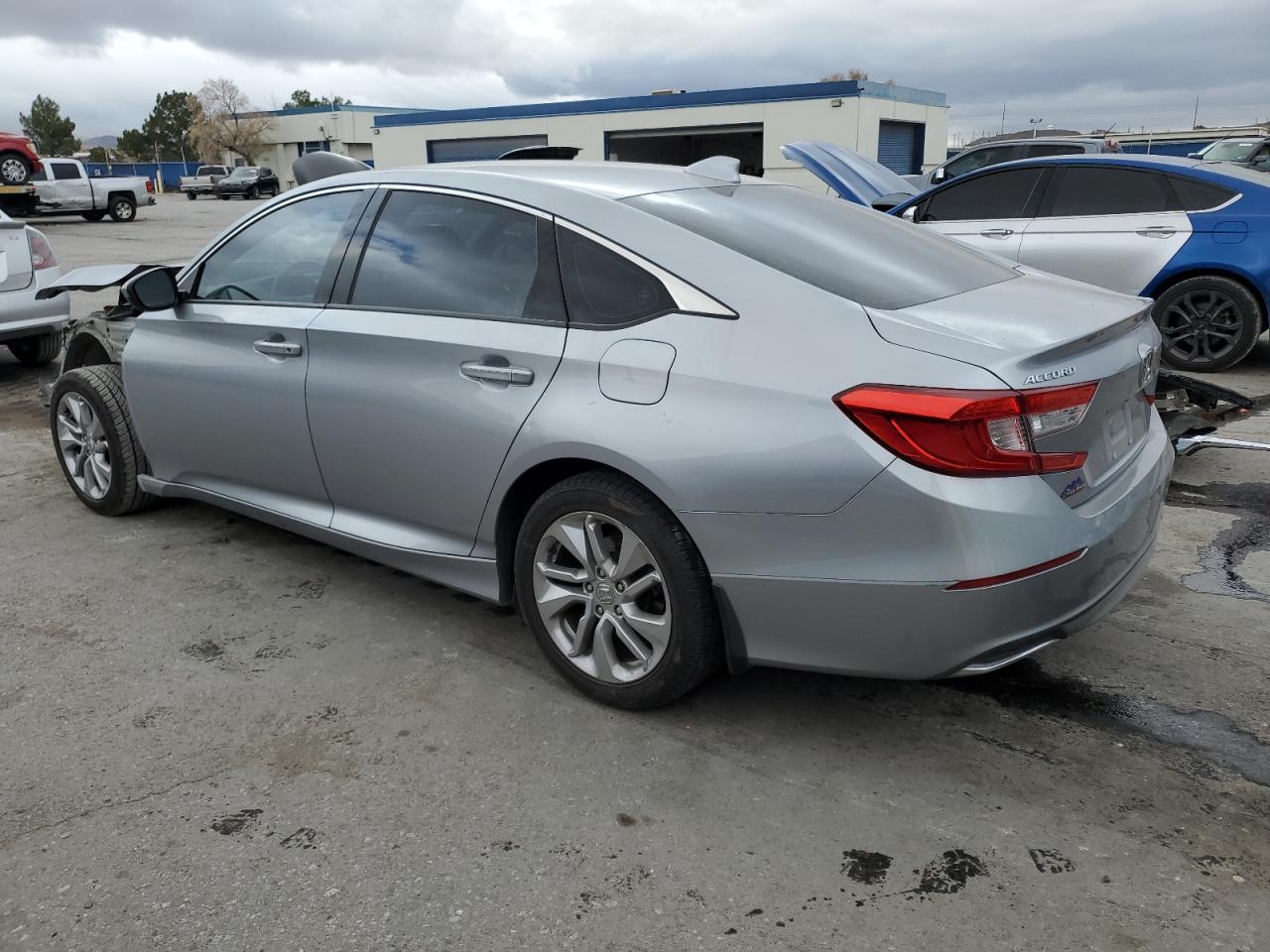 VIN 1HGCV1F13JA202817 2018 HONDA ACCORD no.2