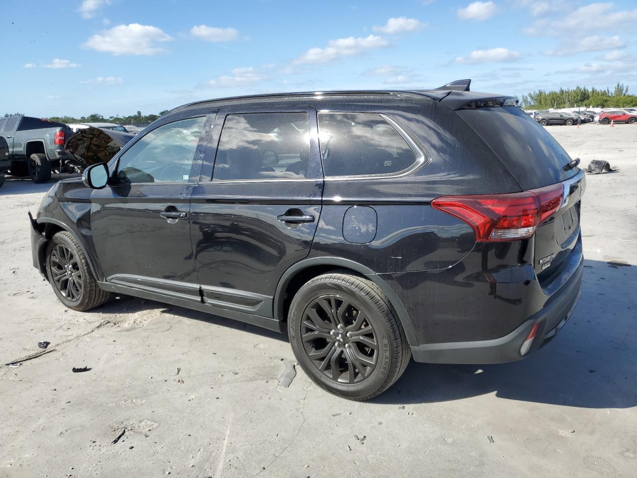 VIN JA4AD3A39JZ019494 2018 MITSUBISHI OUTLANDER no.2