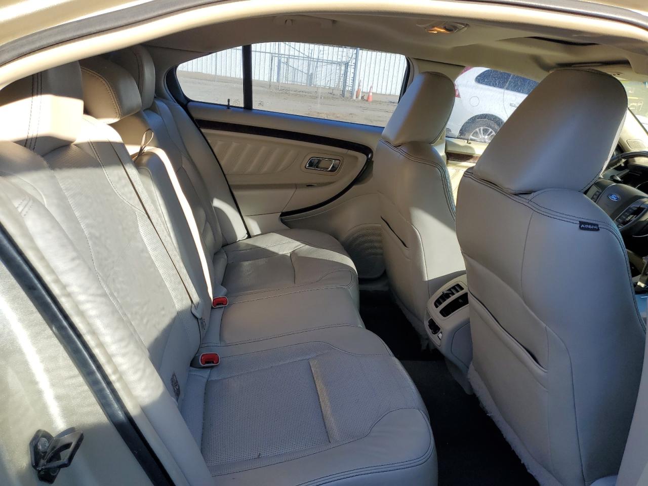 2010 Ford Taurus - Image 10