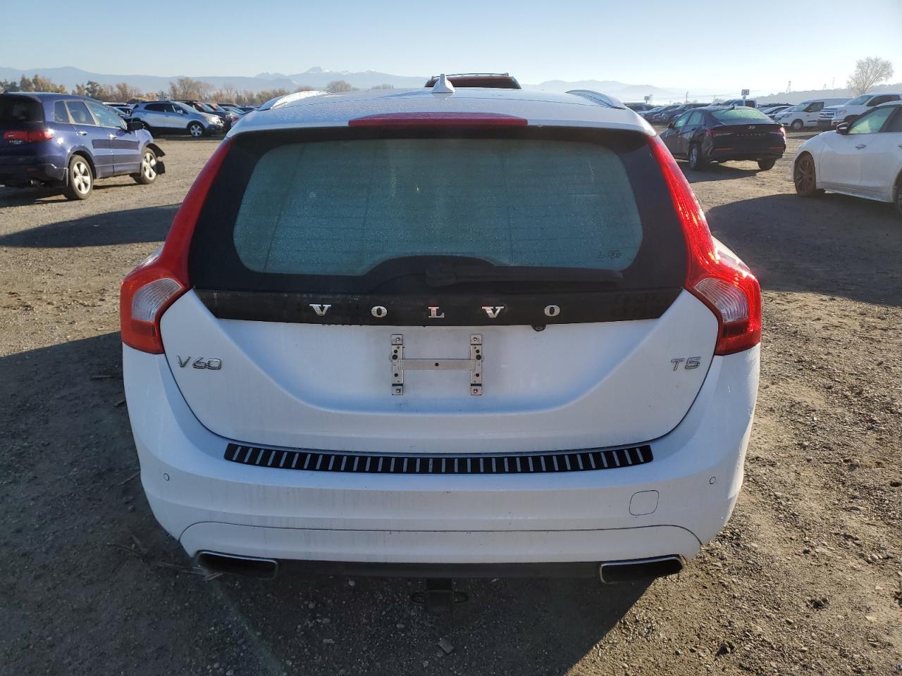 2015 Volvo V60 - Image 6