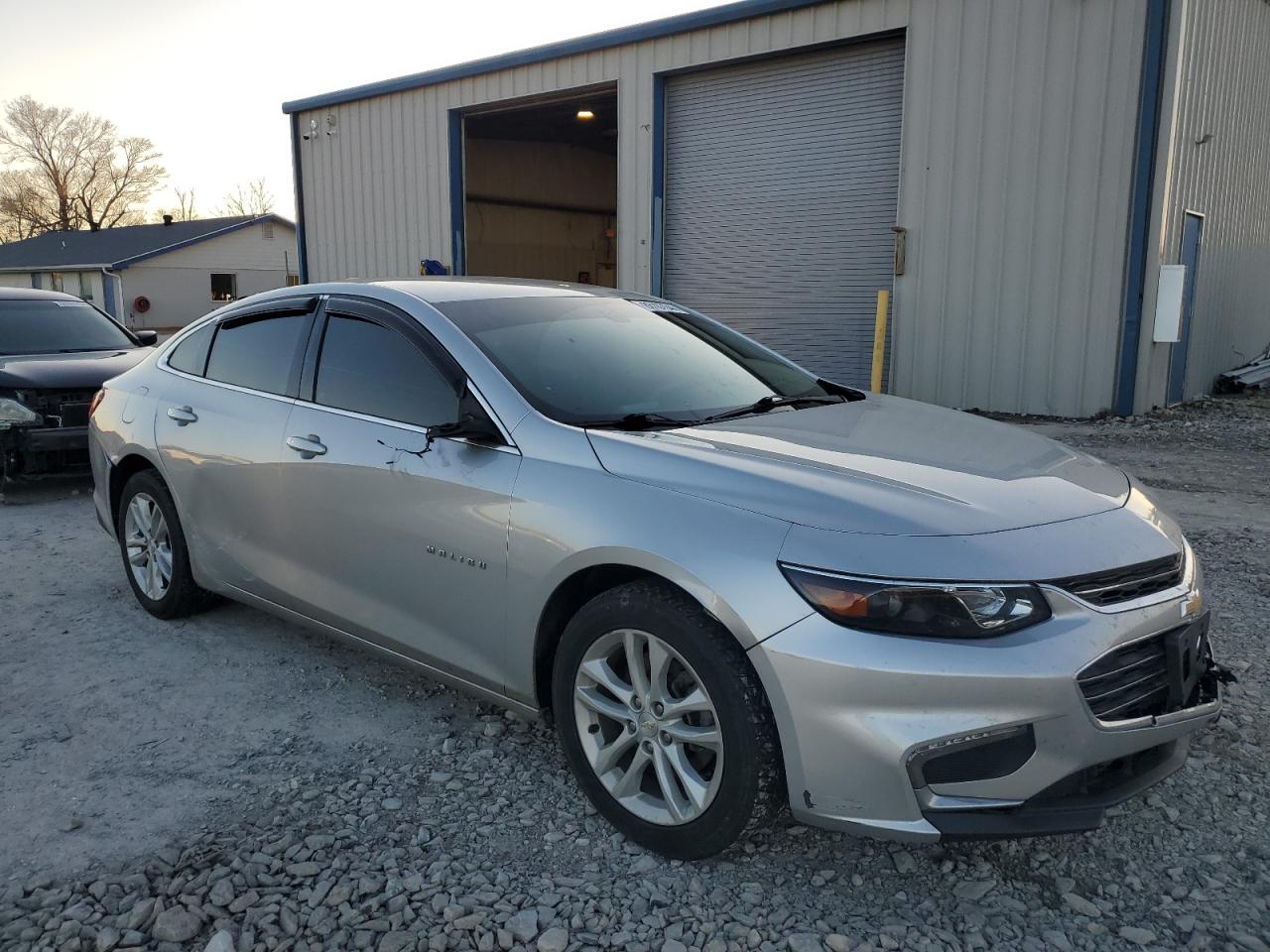 2017 Chevrolet Malibu - Image 4