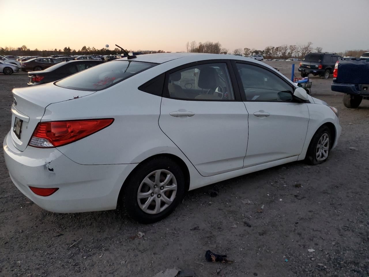 VIN KMHCT4AE4DU501683 2013 HYUNDAI ACCENT no.3