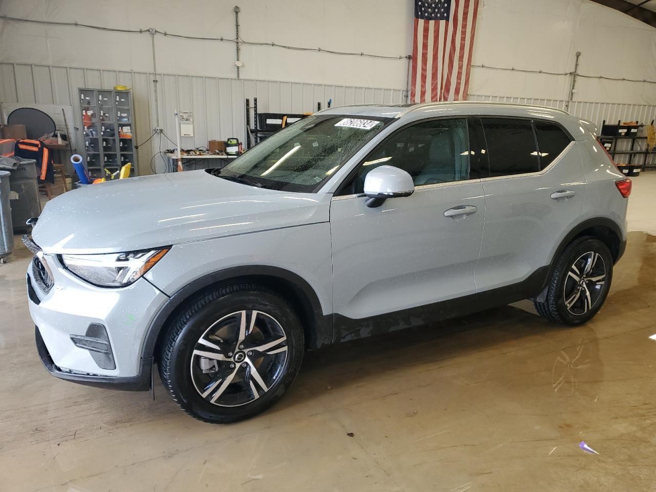 2024 VOLVO XC40 CORE