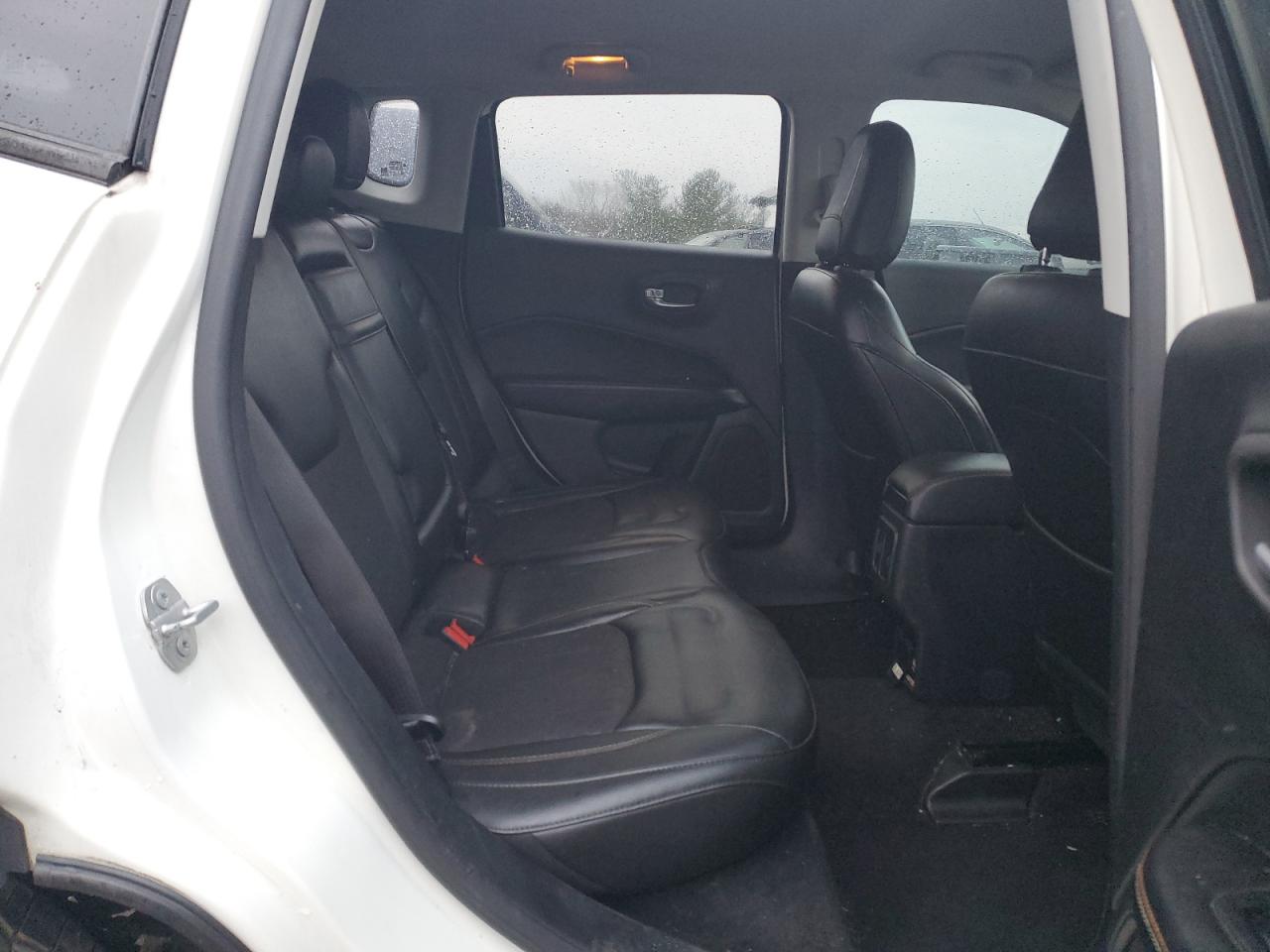 2018 Jeep Compass - Image 12