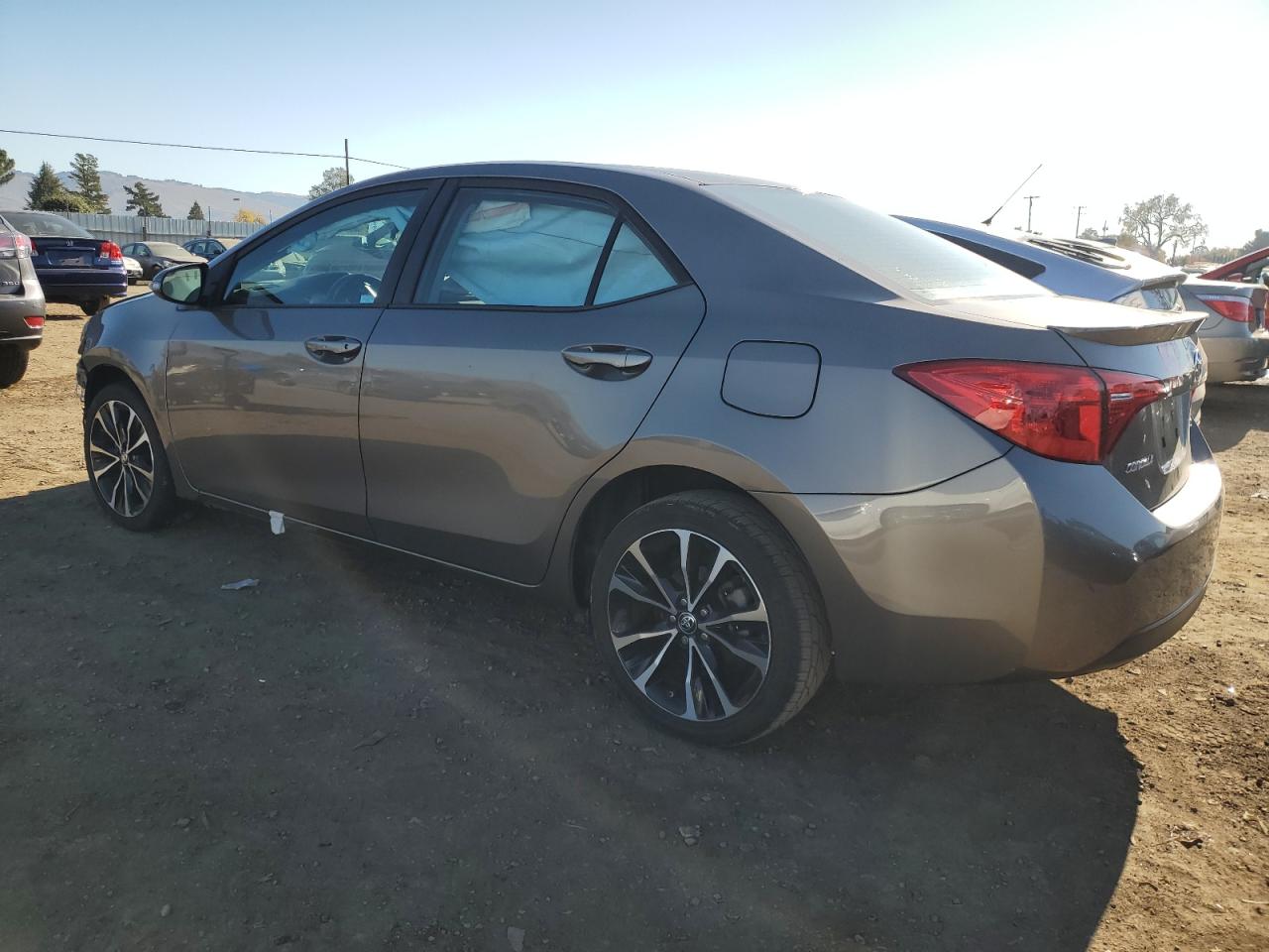 VIN 5YFBURHE6JP853866 2018 TOYOTA COROLLA no.2