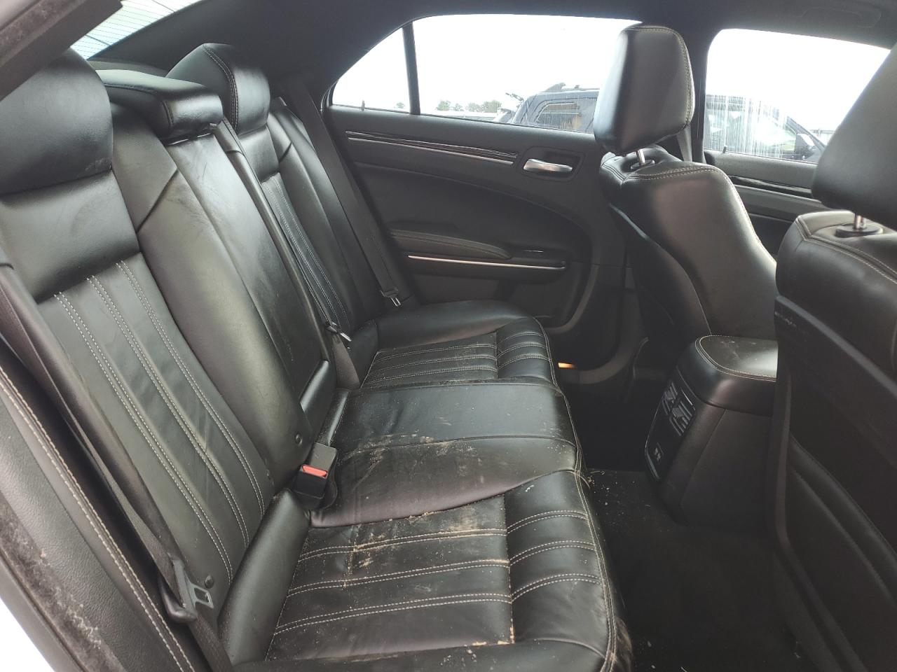 2021 Chrysler 300 - Image 10