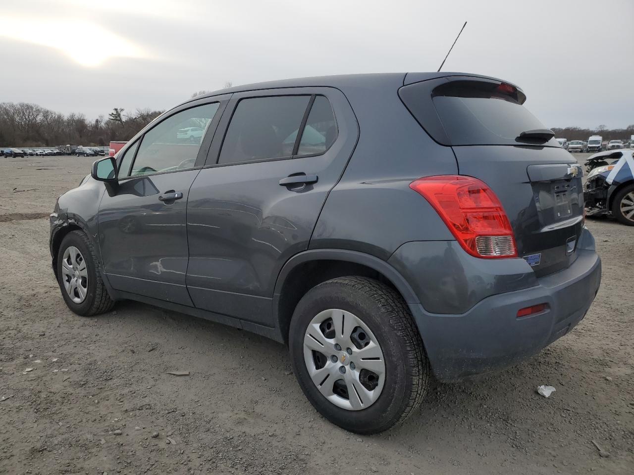 VIN 3GNCJKSB5GL265599 2016 CHEVROLET TRAX no.2