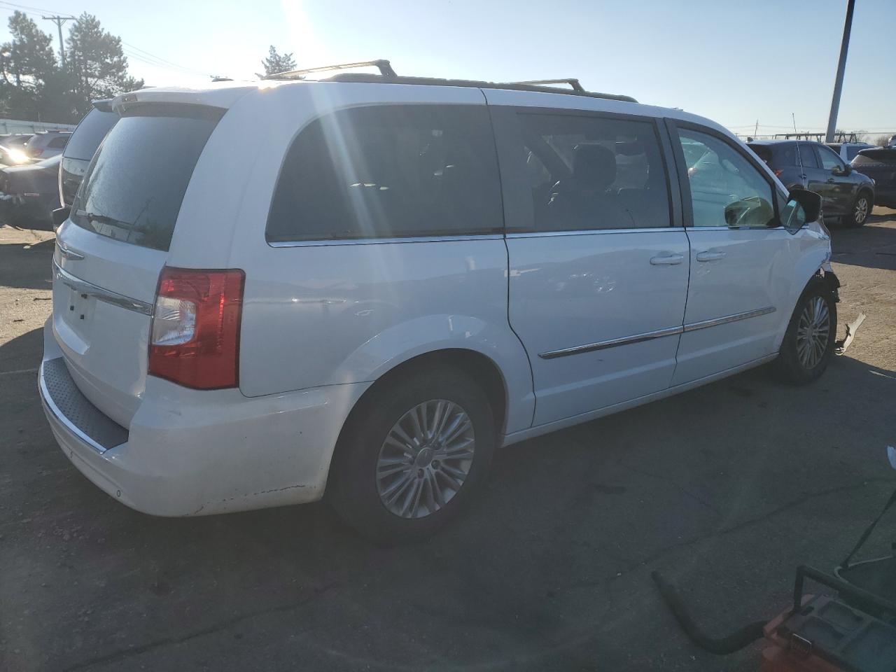 VIN 2C4RC1CG0FR617703 2015 CHRYSLER MINIVAN no.3