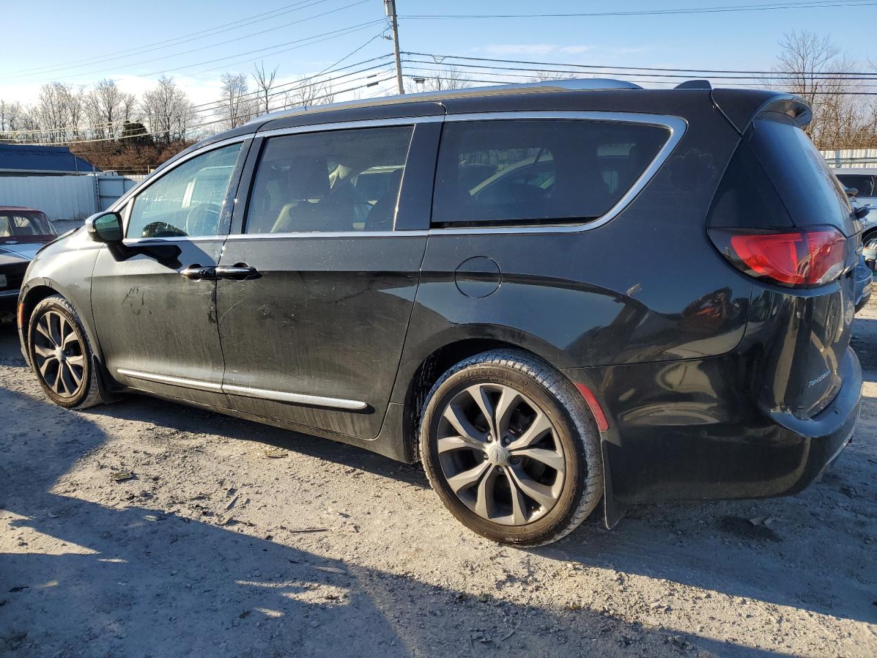 2017 Chrysler Pacifica - Image 2