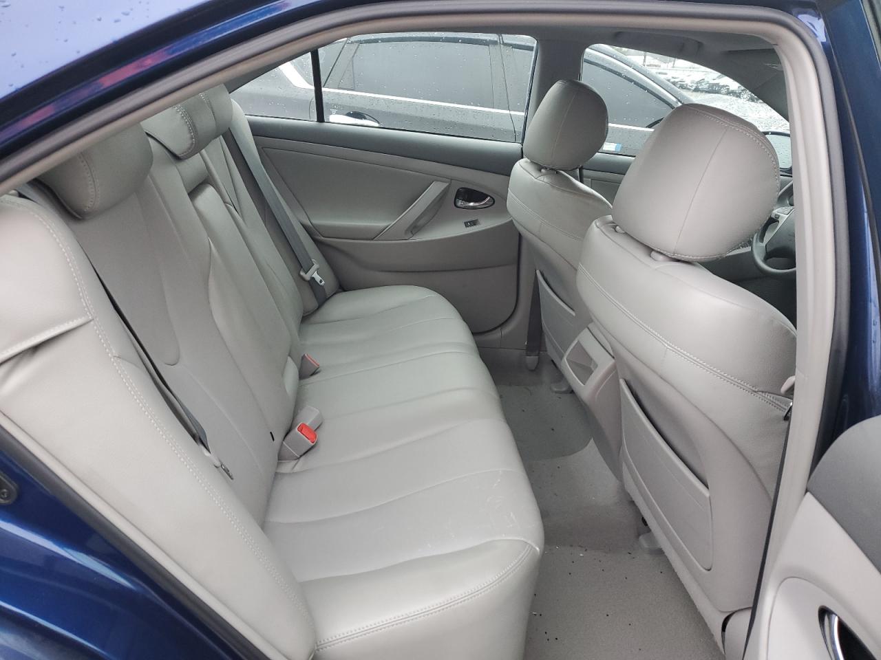 2011 Toyota Camry - Image 10