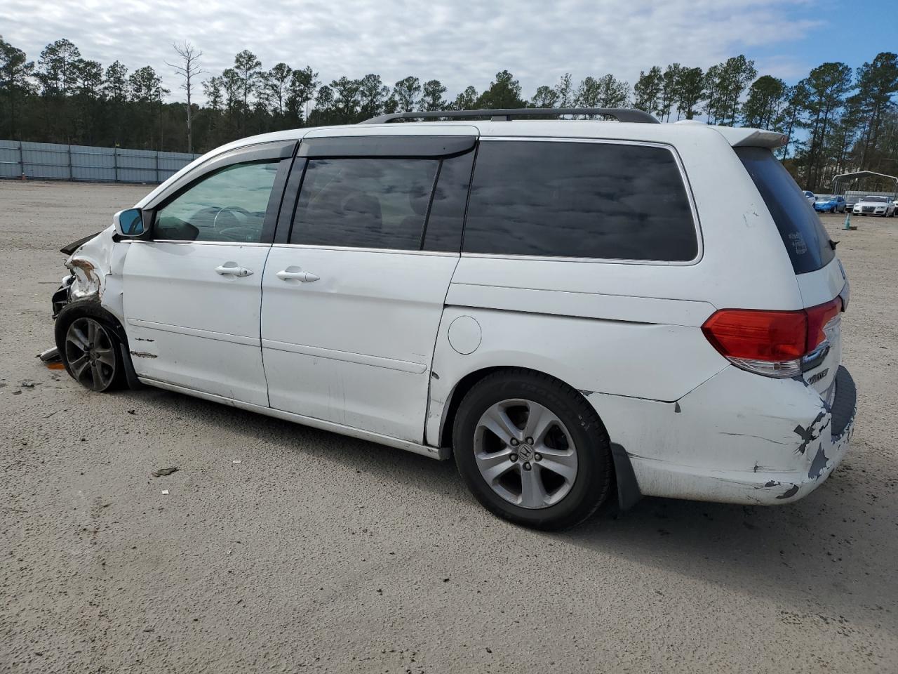 2010 Honda Odyssey - Image 2