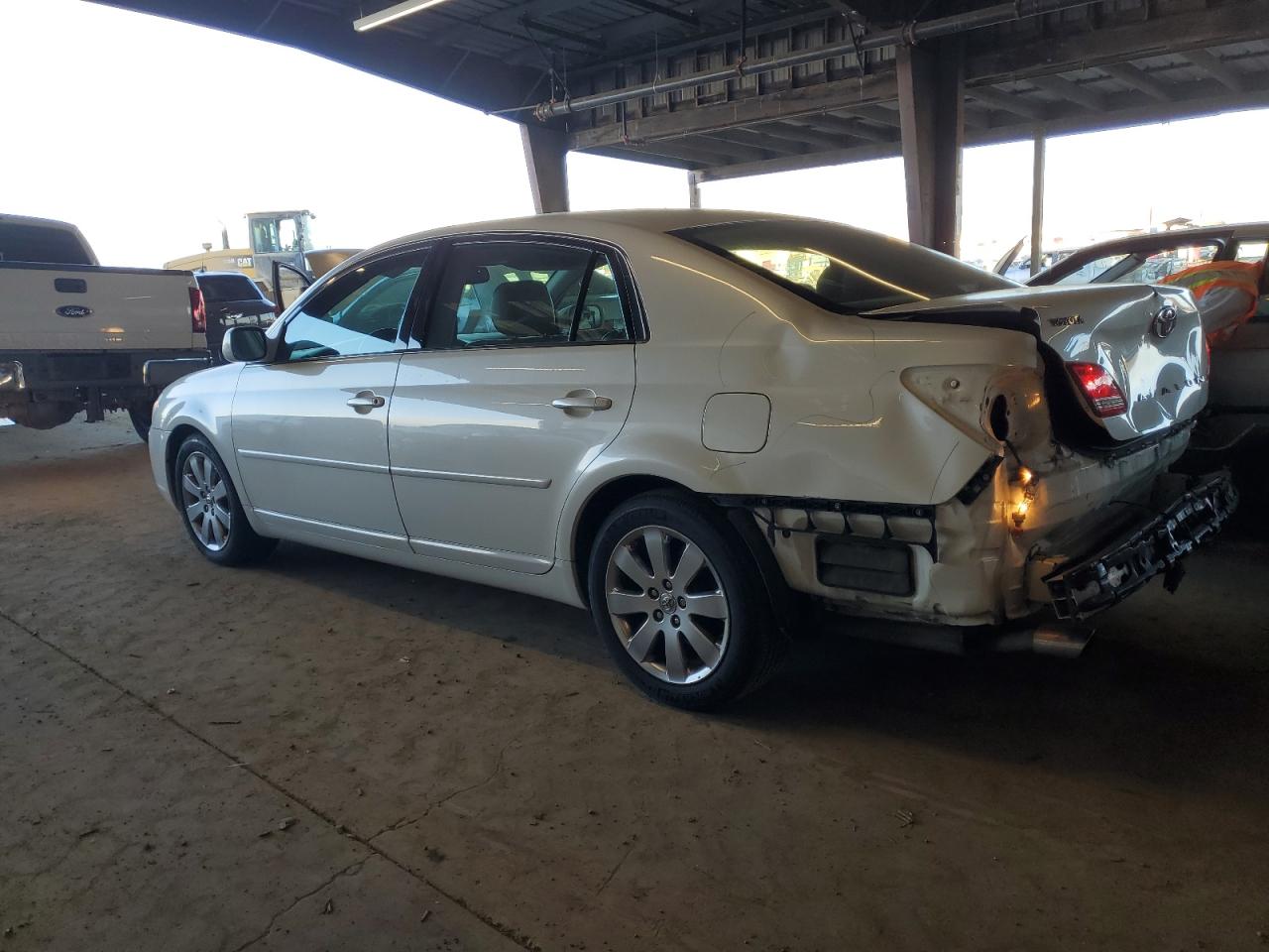 2006 Toyota Avalon - Image 2