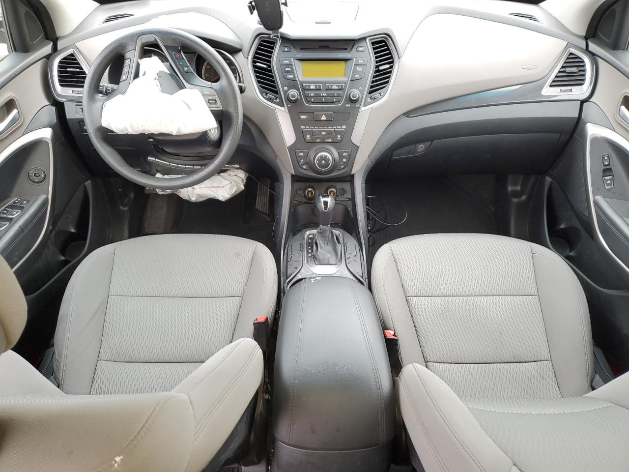 2016 Hyundai Santa Fe - Image 8