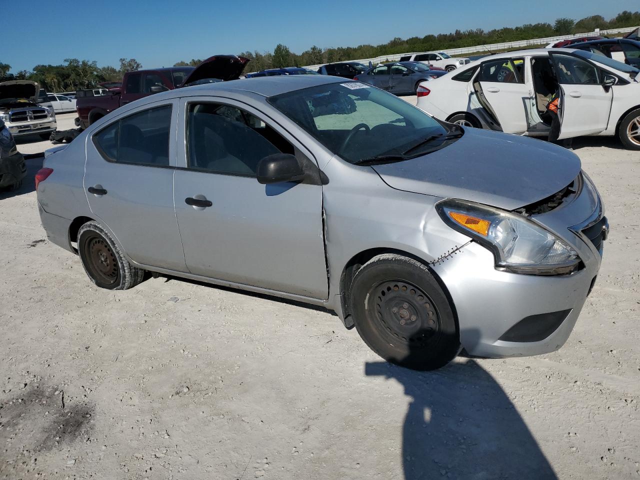 VIN 3N1CN7AP5FL890402 2015 NISSAN VERSA no.4