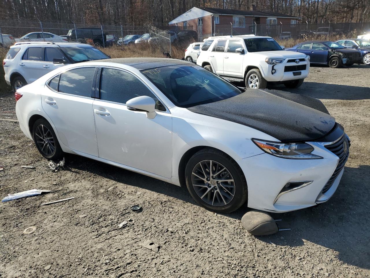 2017 Lexus ES - Image 4
