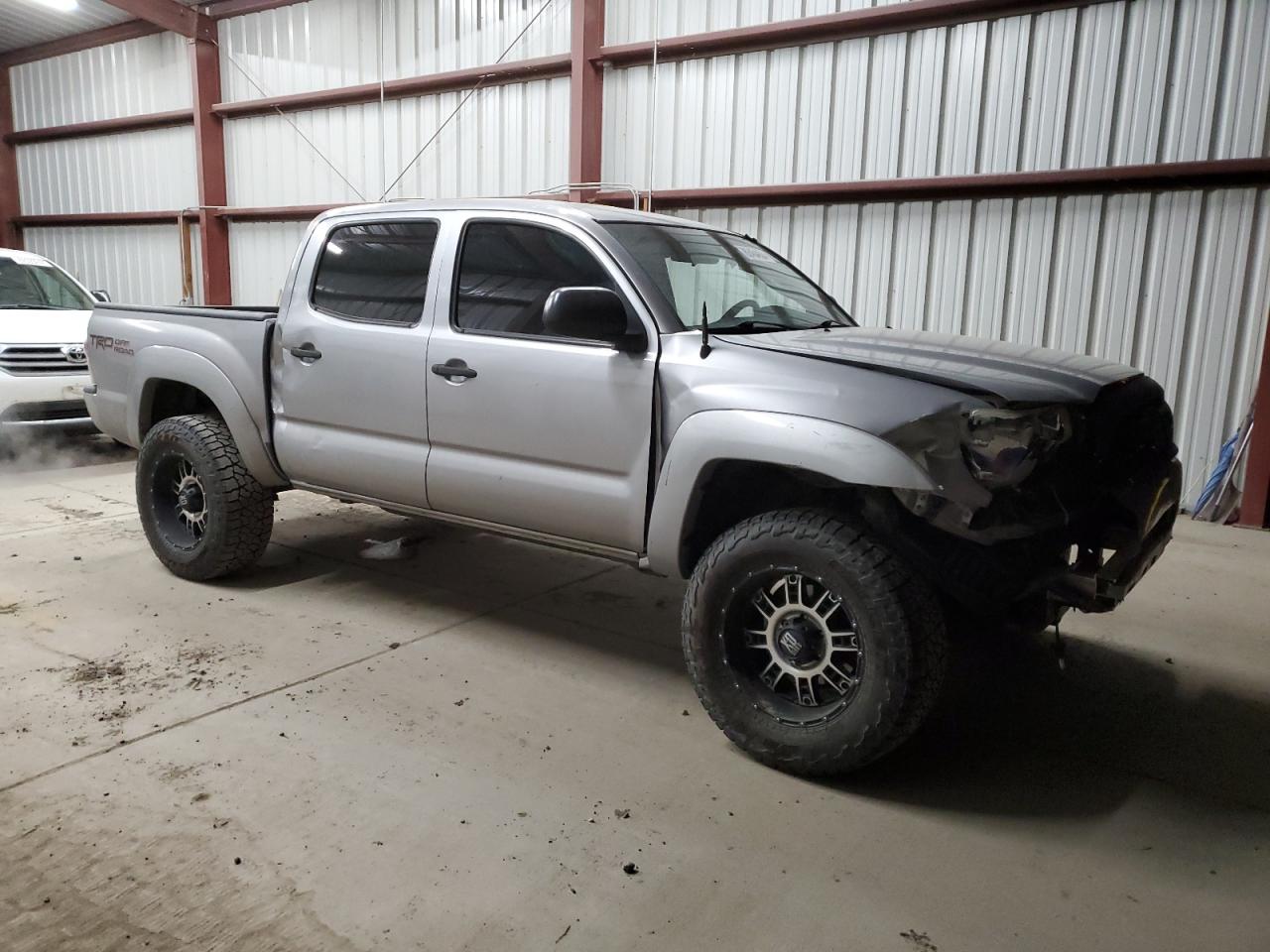 2015 Toyota Tacoma - Image 4