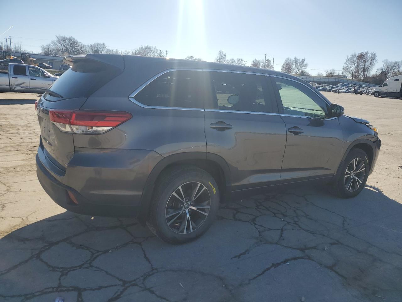 2017 Toyota Highlander - Image 3