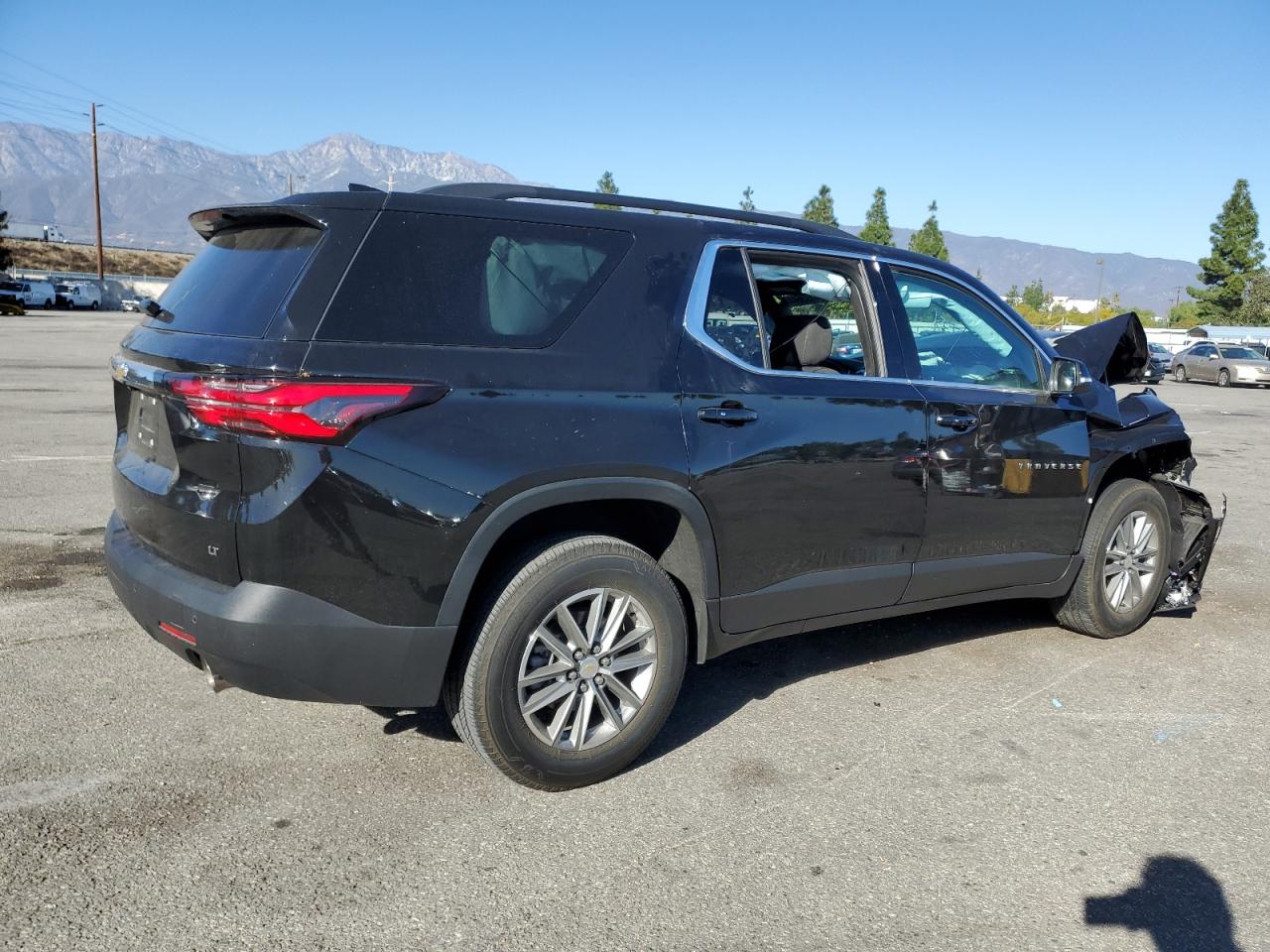 VIN 1GNERGKW0PJ134833 2023 CHEVROLET TRAVERSE no.3