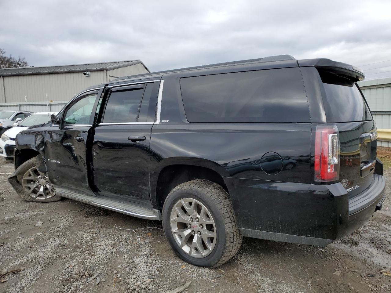 2015 GMC Yukon - Image 2