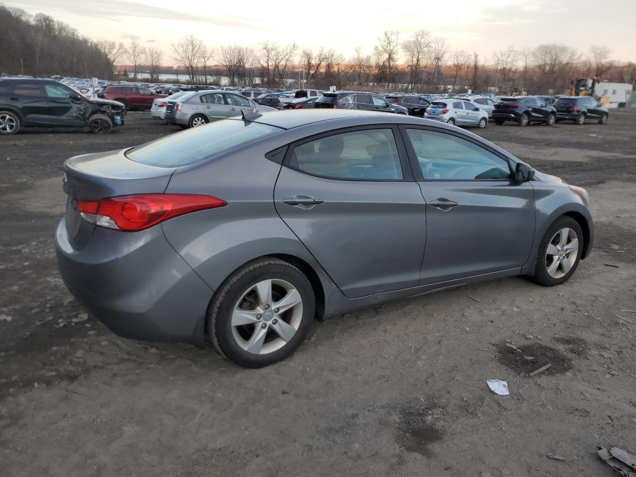 2013 Hyundai Elantra - Image 3