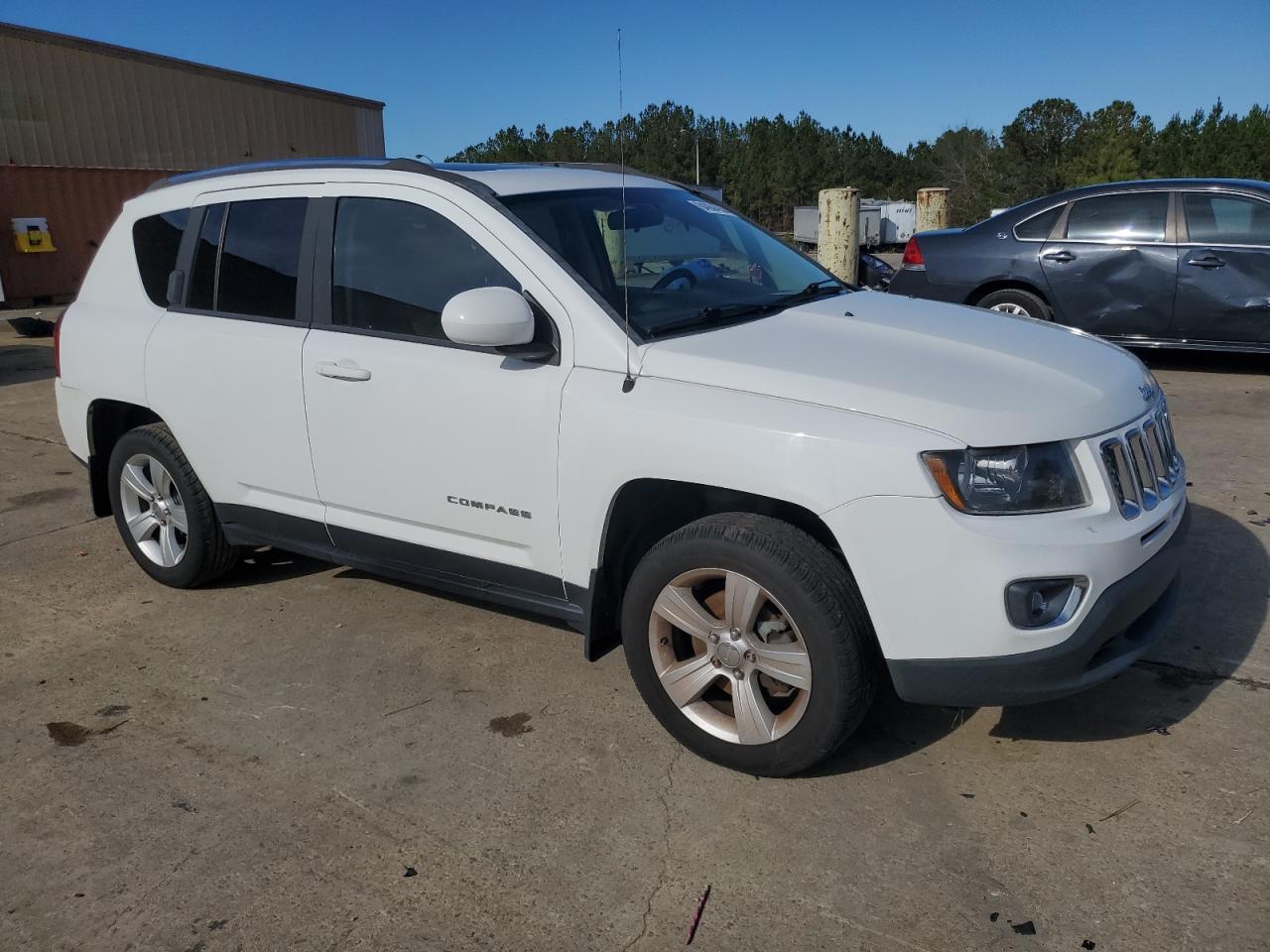 VIN 1C4NJCEA7FD191214 2015 JEEP COMPASS no.4