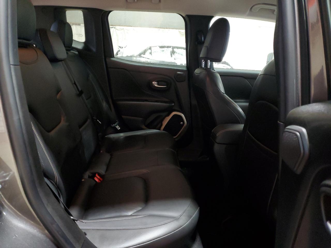 2017 Jeep Renegade - Image 11