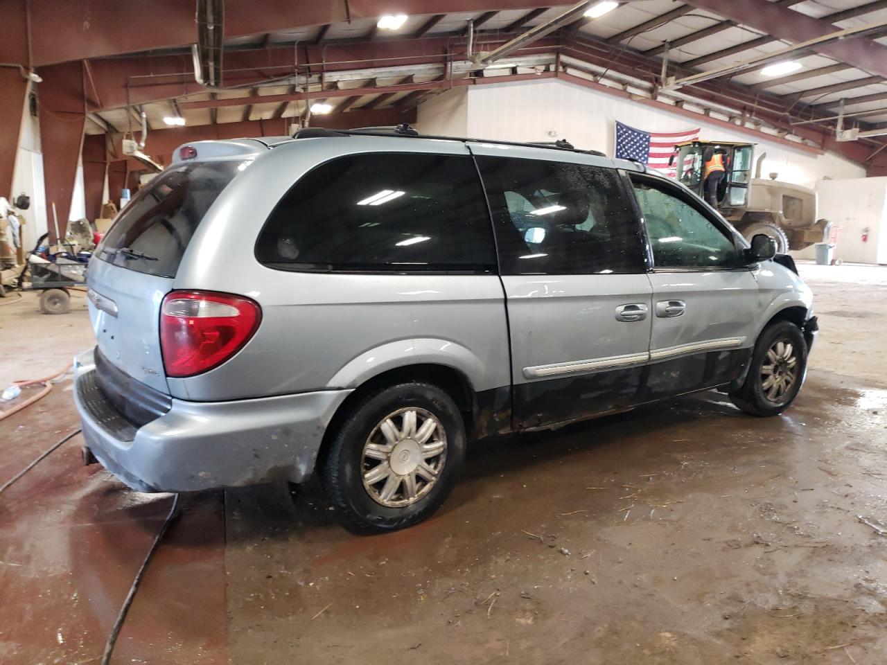 2005 Chrysler Town & Country Touring VIN: 2C8GP54L35R548372 Lot: 82995444