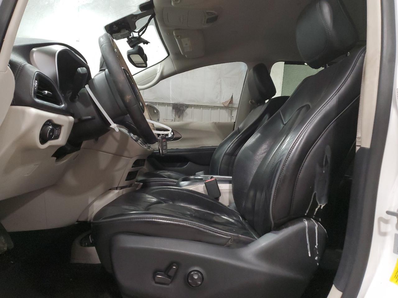 2017 Chrysler Pacifica - Image 7
