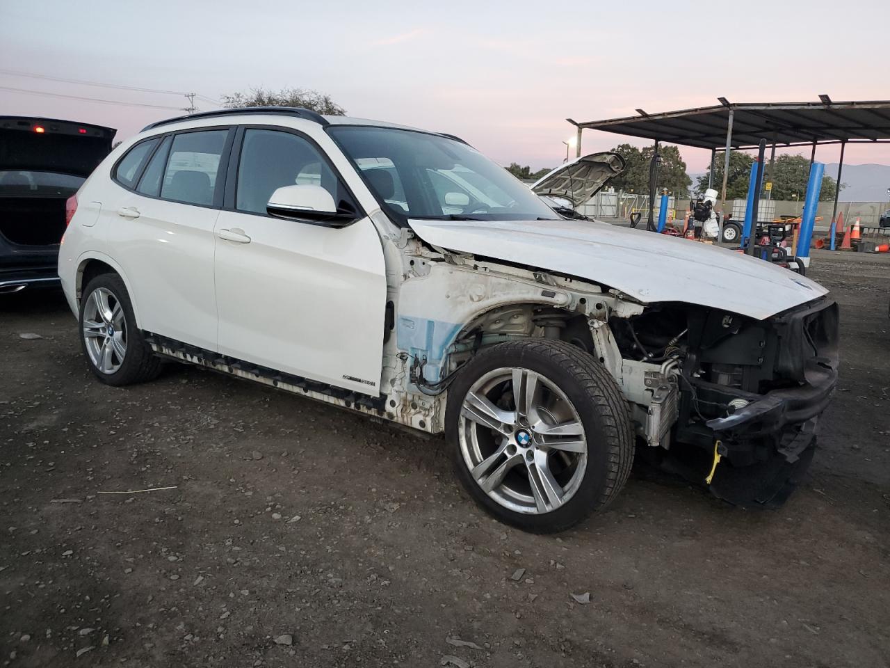 VIN WBAVM1C58FV314690 2015 BMW X1 no.4