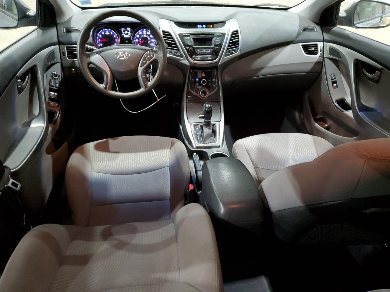 2016 Hyundai Elantra - Image 8