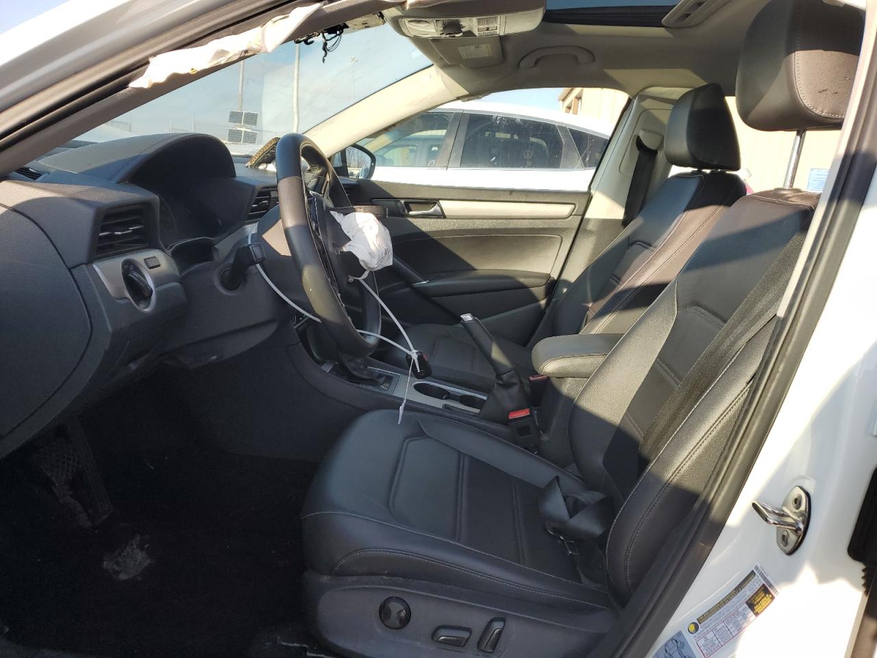 2021 Volkswagen Passat - Image 7