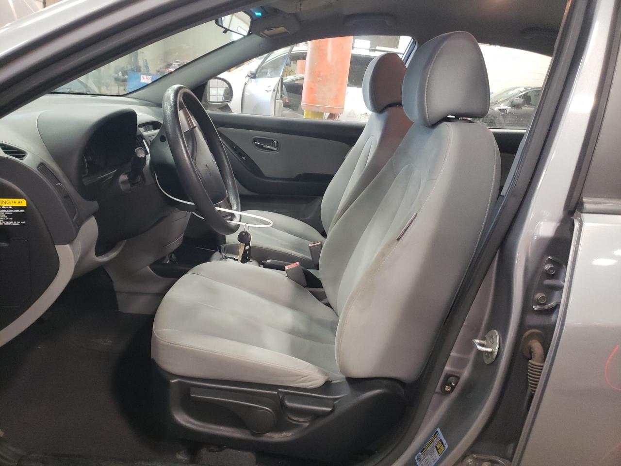 2010 Hyundai Elantra - Image 7
