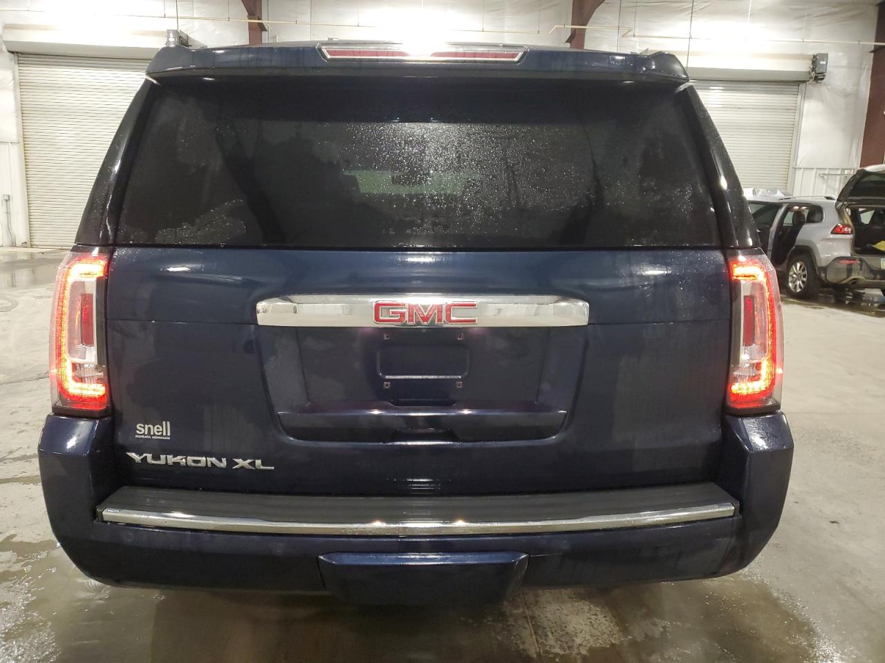 2017 GMC Yukon - Image 6