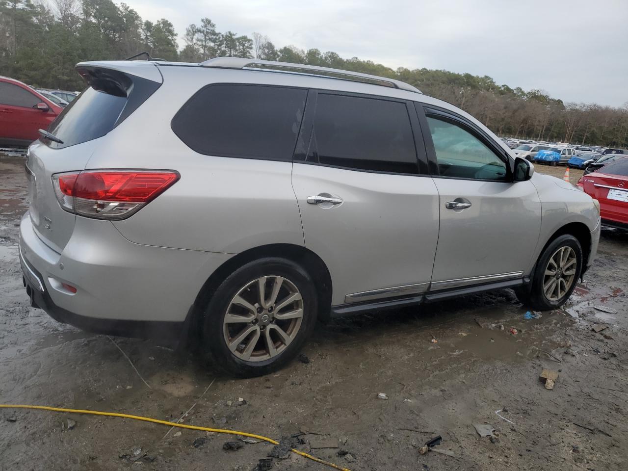 2014 Nissan Pathfinder - Image 3