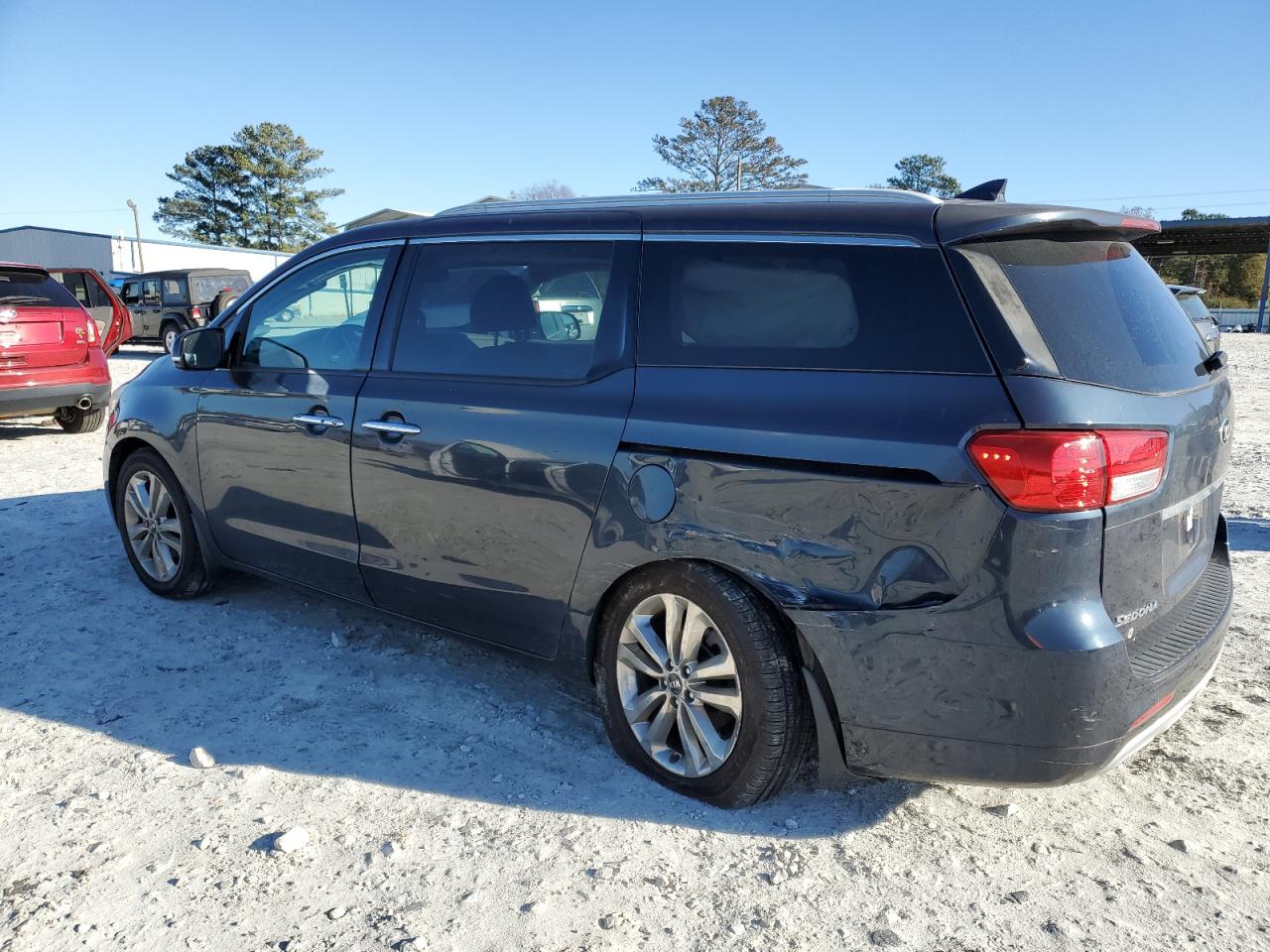 2015 Kia Sedona - Image 2