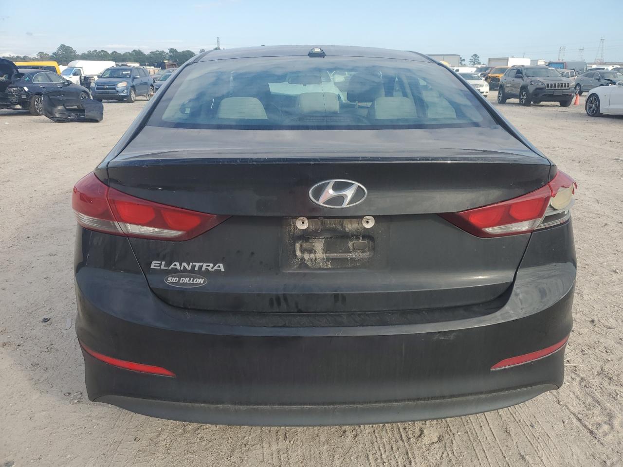 2017 Hyundai Elantra - Image 6