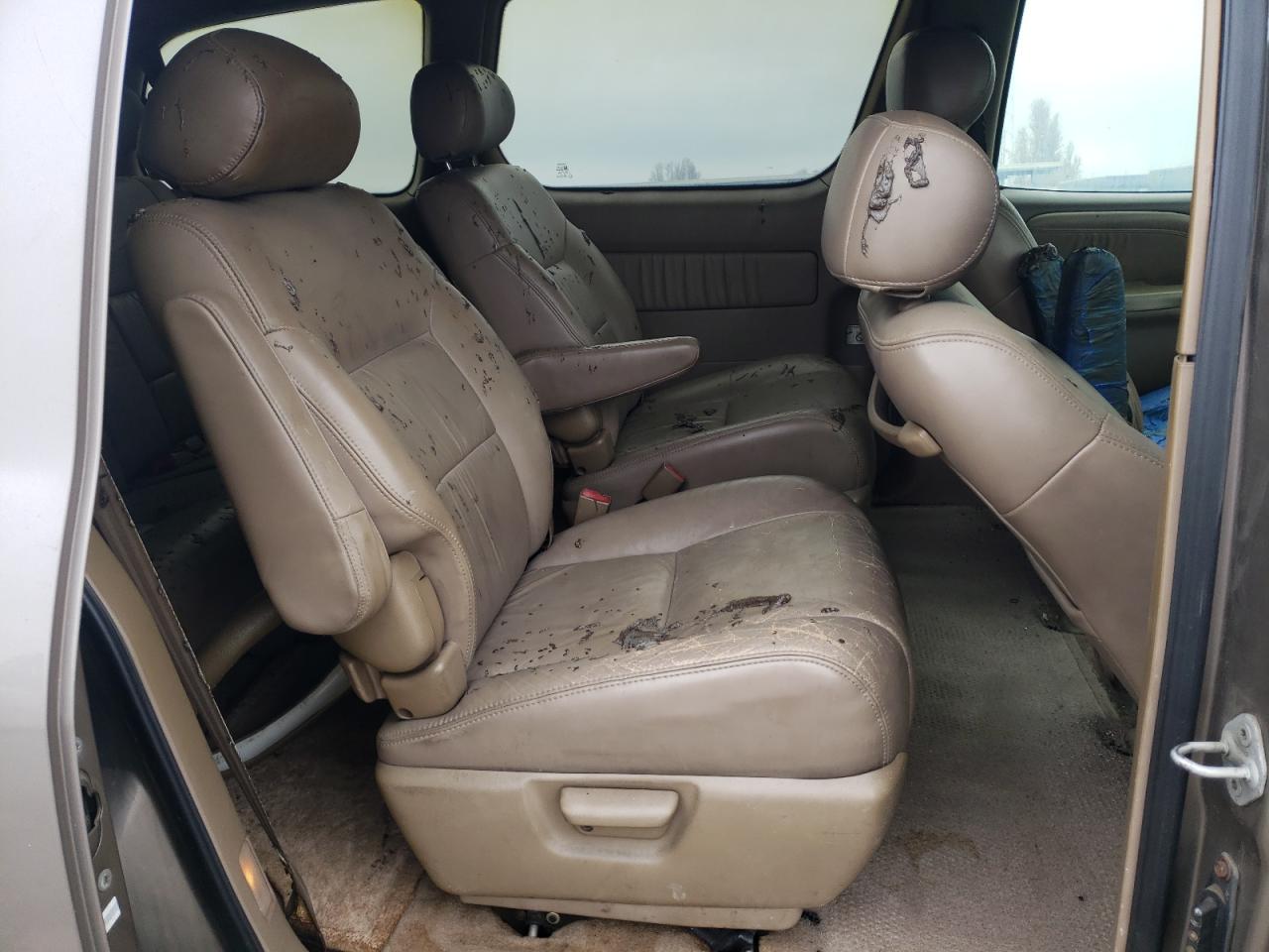 1998 Toyota Sienna - Image 11