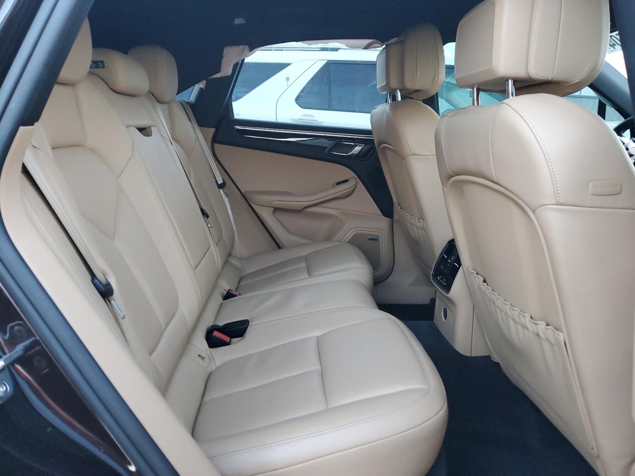 2018 Porsche Macan - Image 11