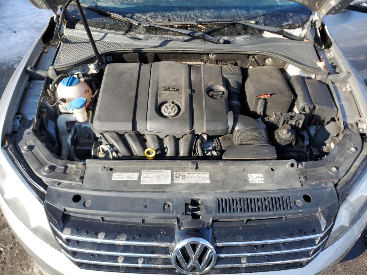 2014 Volkswagen Passat - Image 11