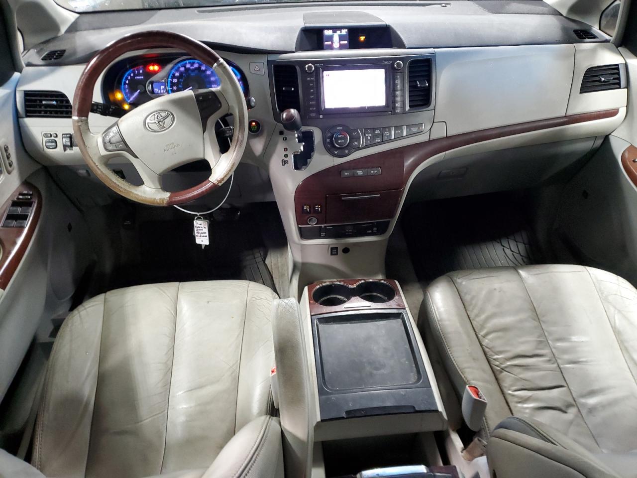 2011 Toyota Sienna - Image 8