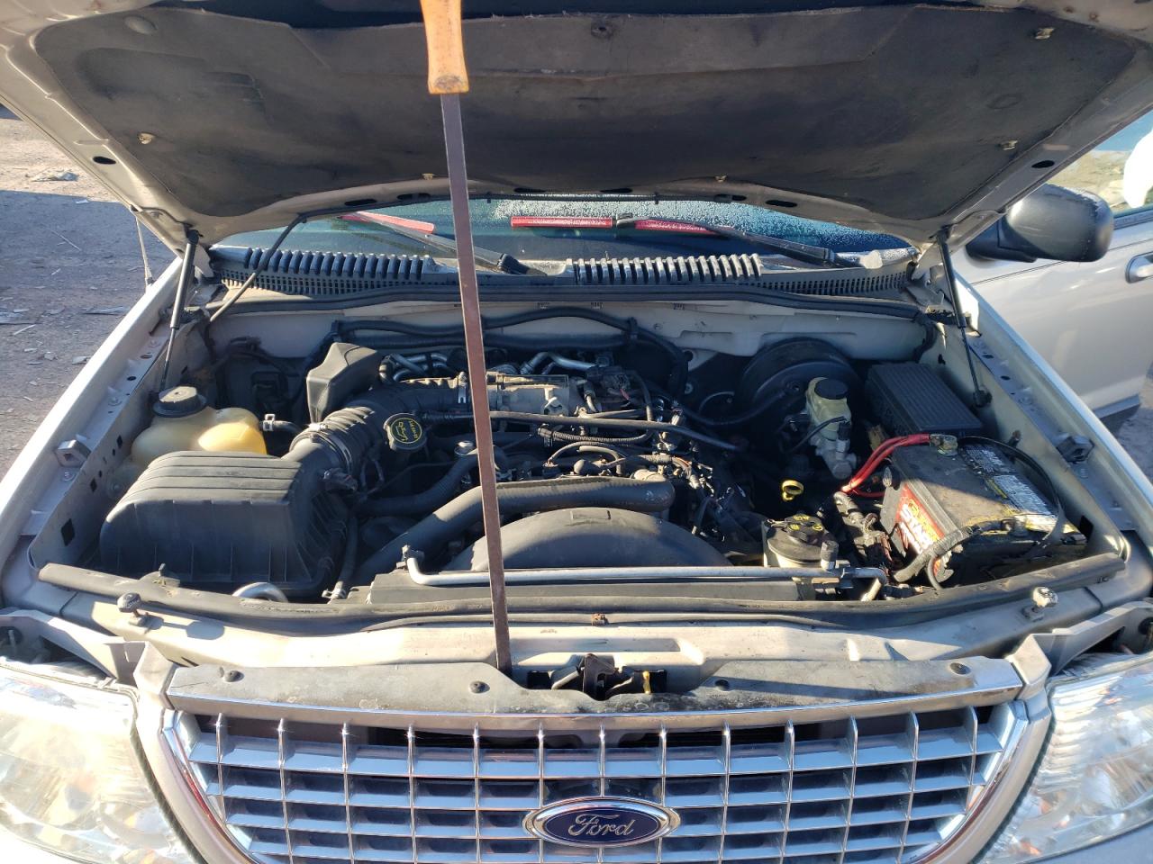 2004 Ford Explorer - Image 12