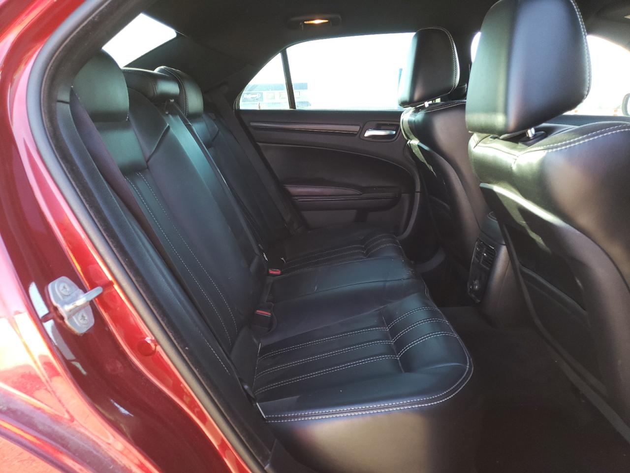 2014 Chrysler 300 - Image 10