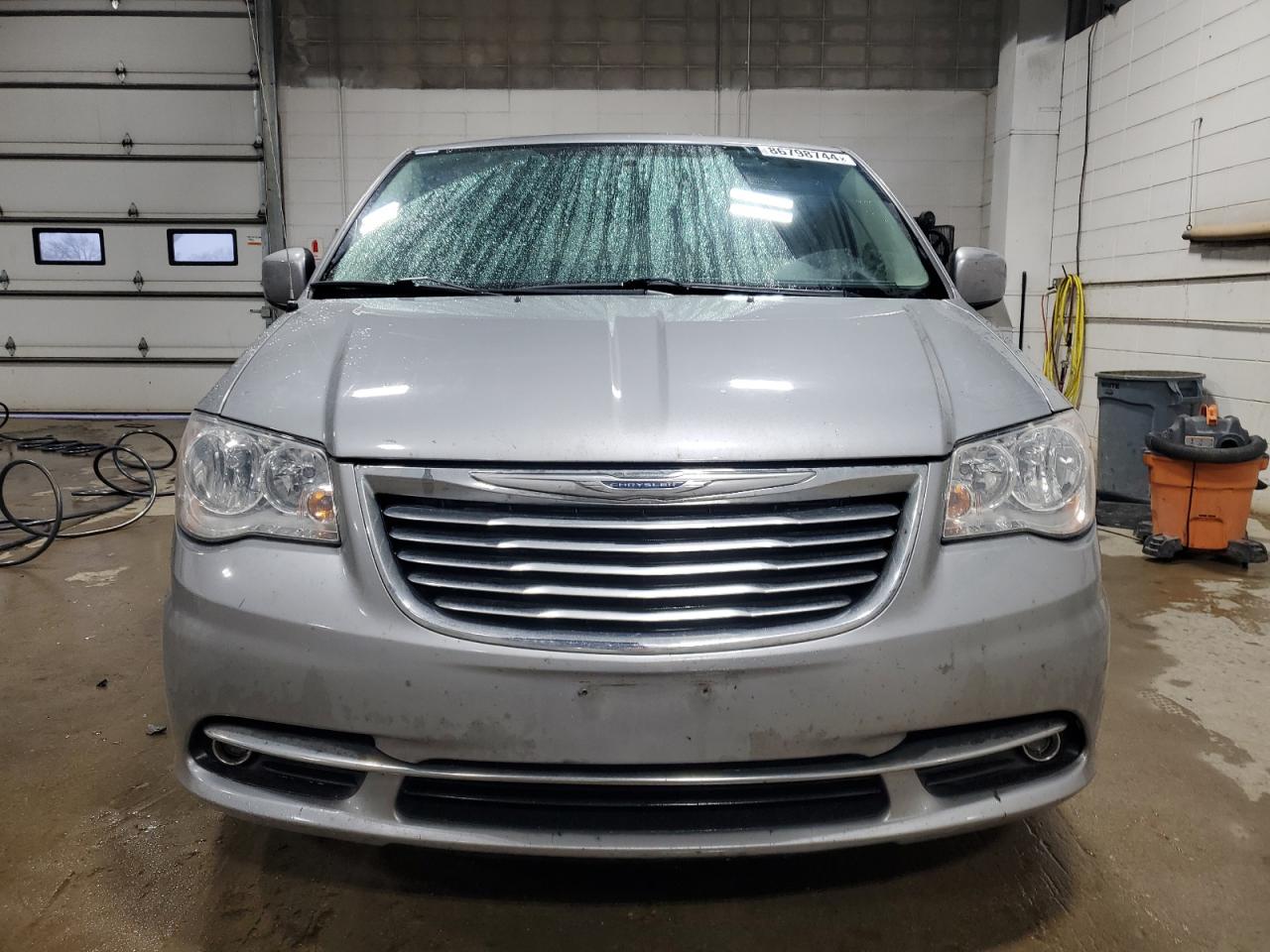 2015 Chrysler Town & Country - Image 5